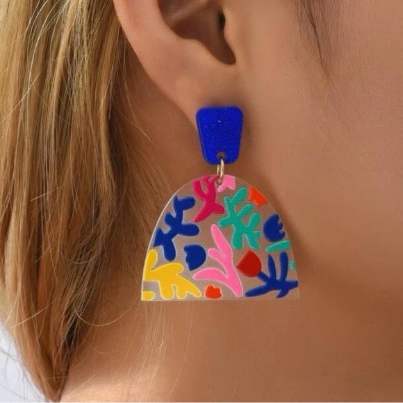 Jewelry - Blue floral pattern geometric drop earrings